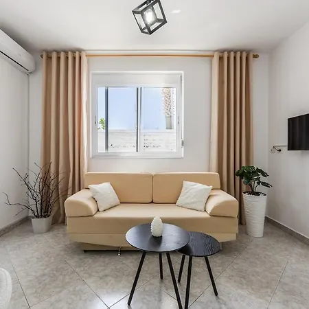 Modern With Wifi And Access By Pikhost * Golem (Tirana)