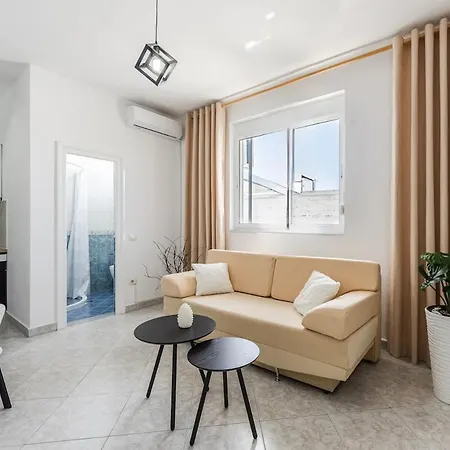 Modern With Wifi And Access By Pikhost