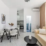 Modern With Wifi And Access By Pikhost דירה *
