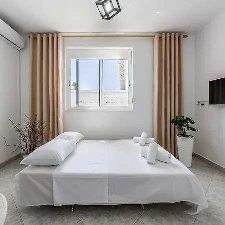 Modern With Wifi And Access By Pikhost *