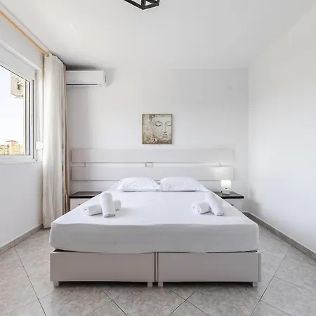 Modern With Wifi And Access By Pikhost Daire