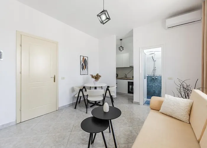 Lejlighed Modern With Wifi And Access By Pikhost Golem (Tirana)