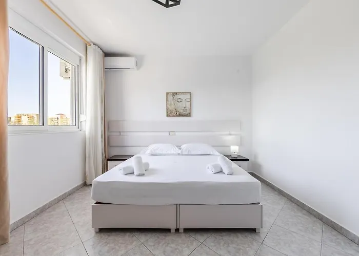 Modern With Wifi And Access By Pikhost Lejlighed