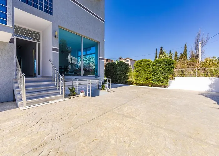 Modern With Wifi And Access By Pikhost